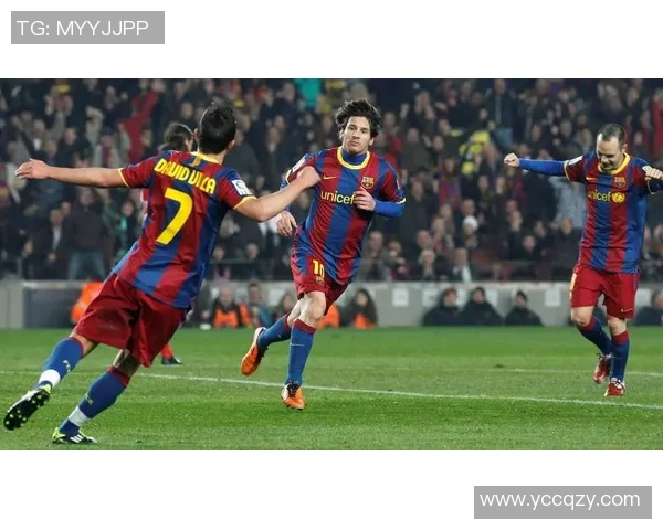 足球明星与艺术气质的完美结合展现独特魅力与风采的精彩瞬间